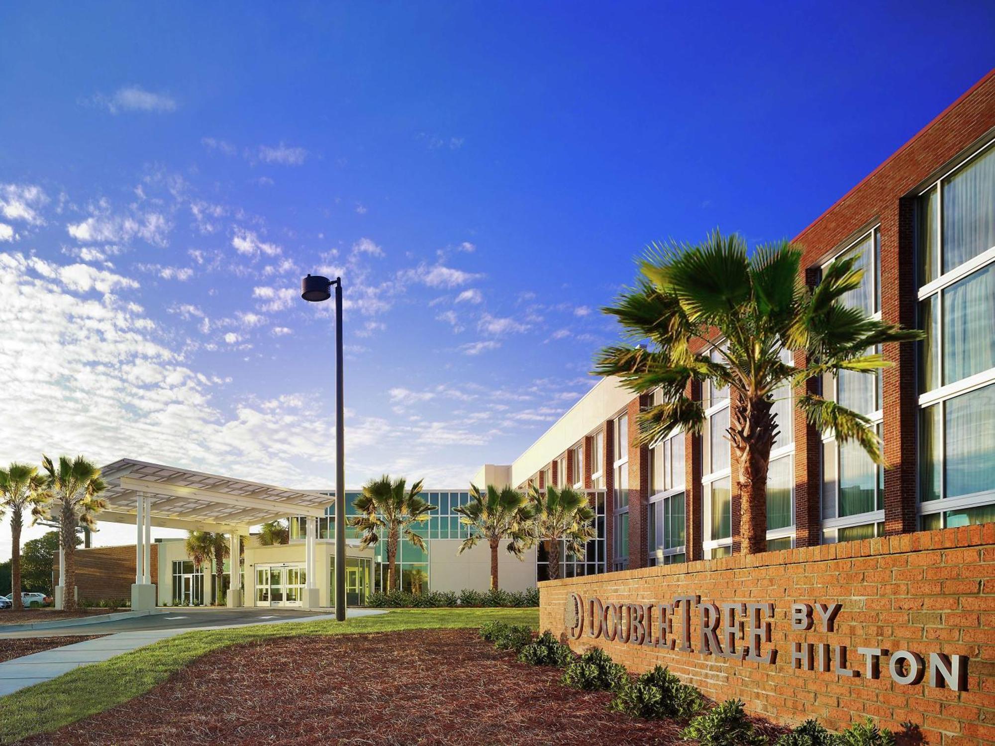 Doubletree Hotel & Suites Charleston Airport Exterior photo